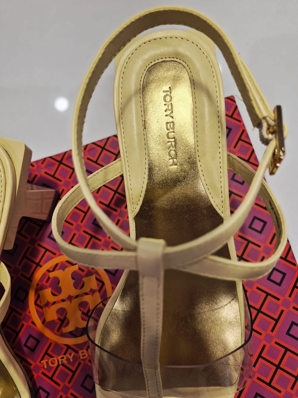 Tory Burch Cream Leather T-Strap Sandals size 9